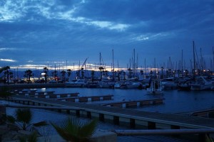 La Linea, Abendstimmung in der Marina